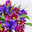 Звездопад - коробка с ирисами и фиолетовыми тюльпанами 2